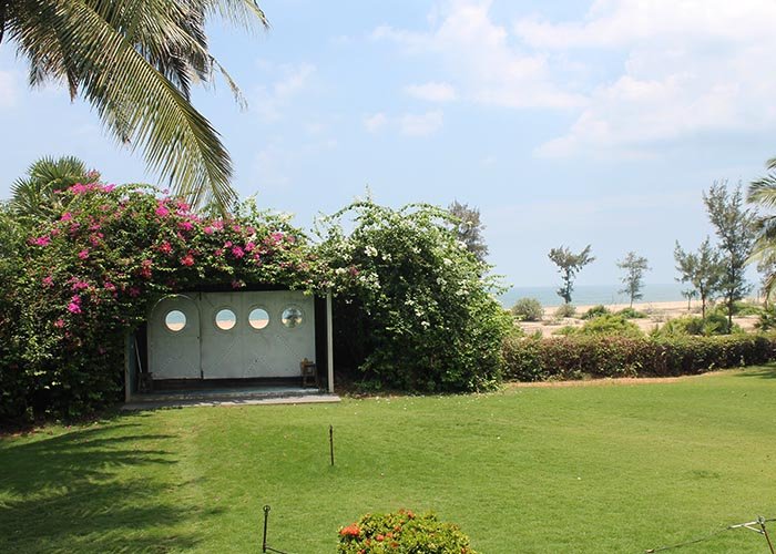 The-door-to-Private-beach-access